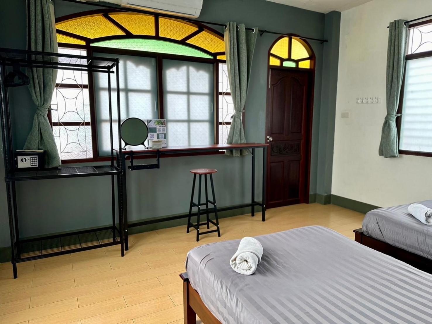 Niece Hostel Phuket - Sha Extra Plus Ngoại thất bức ảnh